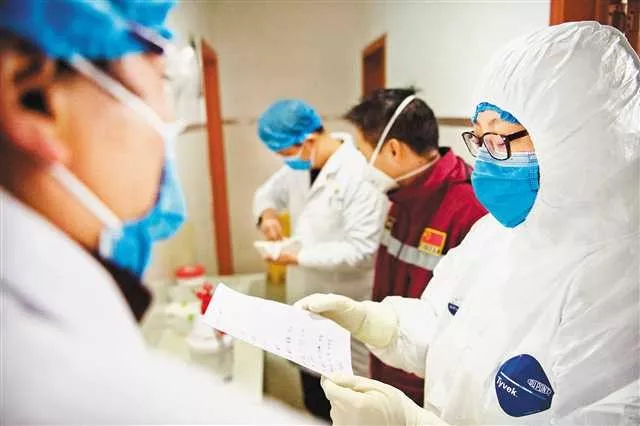 战“疫” 24小时 | “国家需要，你能做些什么，就去做吧”